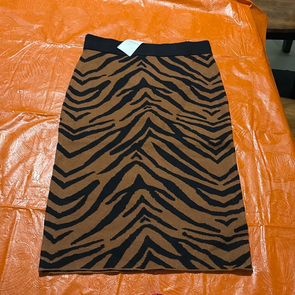 NWT $58 Carmen Marc valvo small animal 1236 pencil skirt